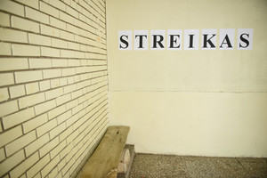 Streikuojančių pedagogų mokyklose dar sumažėjo