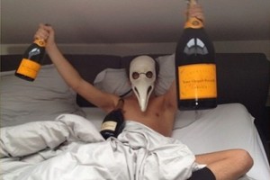 Auksinis Vakarų jaunimas: nuogybės, kailiai ir šampano vonios