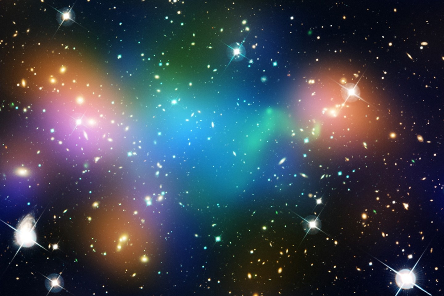 Fotografijoje pažymėtas tamsiosios materijos, galaktikų ir karštų dujų pasiskirstymas besijungiančioje galaktikų grupėje Abell 520.<br>NASA nuotr.