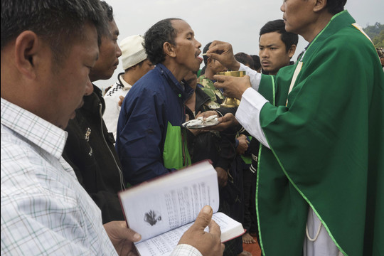 Mianmare gyvena daugybė priklausomybę opiumui turinčių žmonių<br>„The Associated Press“ nuotr.