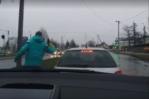 Kiauliškai pasielgęs vairuotojas tokio atpildo nesitikėjo