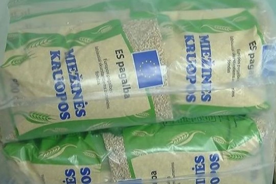 Paramą kruopomis gavę varguoliai: „Mes ne vištos“