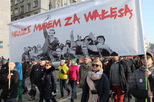 L. Walęsos palaikymo demonstracijoje – 70 tūkst. varšuviečių
