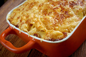 Graikiškas makaronų apkepas tiks ir pietums, ir vakarienei