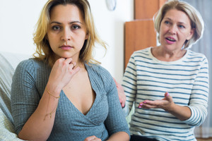 Jaunos moters išpažintis: „Mano mama mane prakeikė“