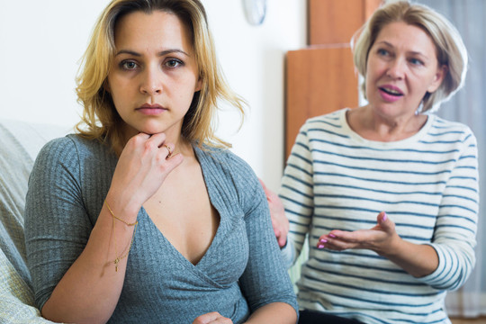 Jaunos moters išpažintis: „Mano mama mane prakeikė“