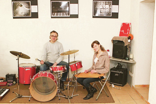 Nekomercinio meno aistruoliai įsikūrė „Raudoname name“