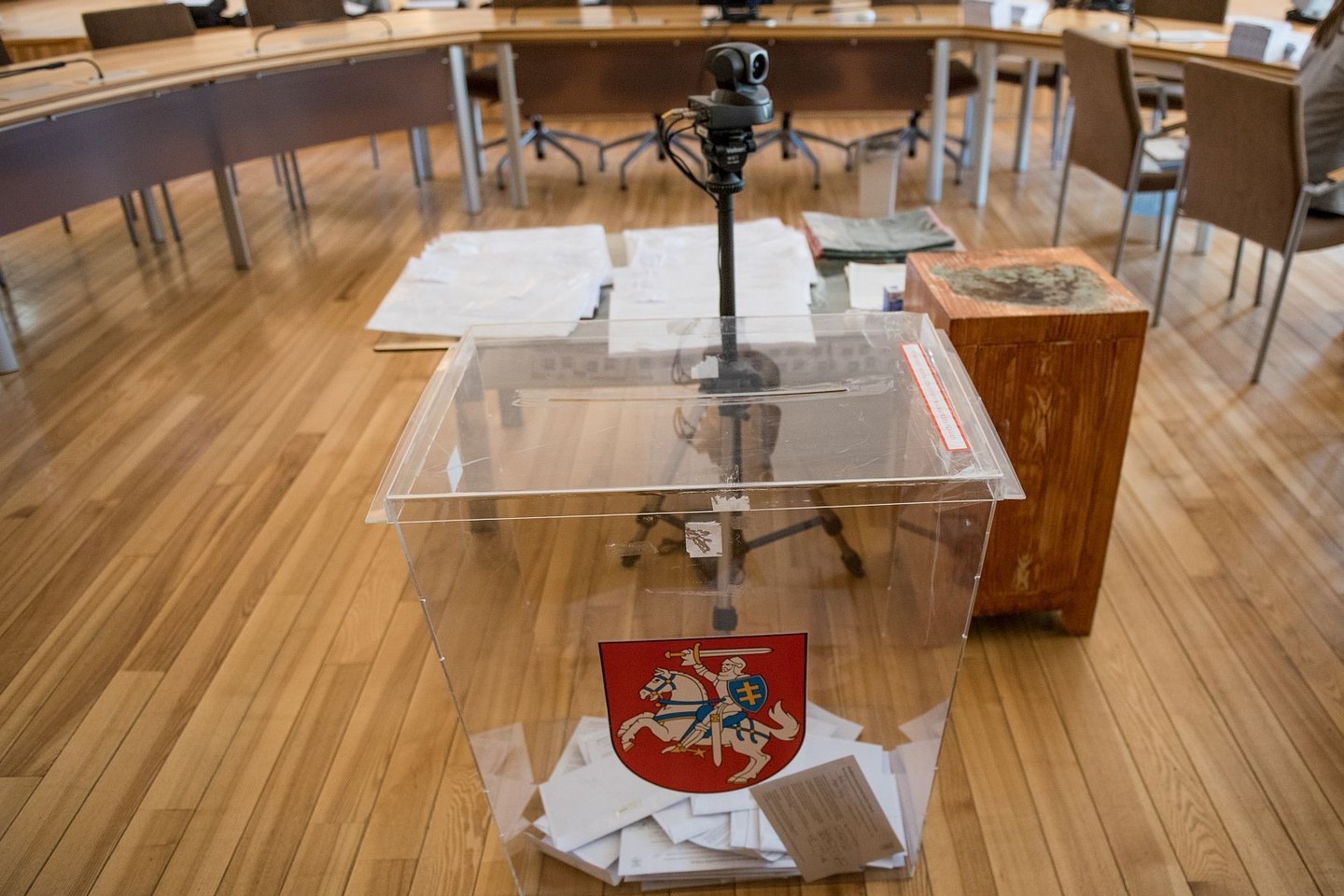 Po savivaldos rinkimų Raseiniuose valdančiąją koaliciją sudarė septyni „darbiečiai“, septyni socialdemokratai ir trys „Tvarkos ir teisingumo“ atstovai iš 25 tarybos narių.