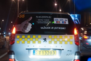 Taksistai kyla į kovą prieš vežėjus „su baltais numeriais“