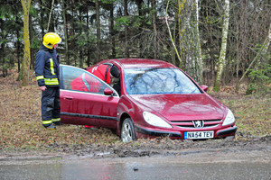Paaiškino tikrąsias vairuotojų ir kelininkų kivirčų priežastis
