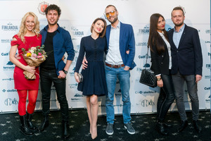 T. Vidmanto filmo premjeroje – spindesys ir laidotuvių vainikas