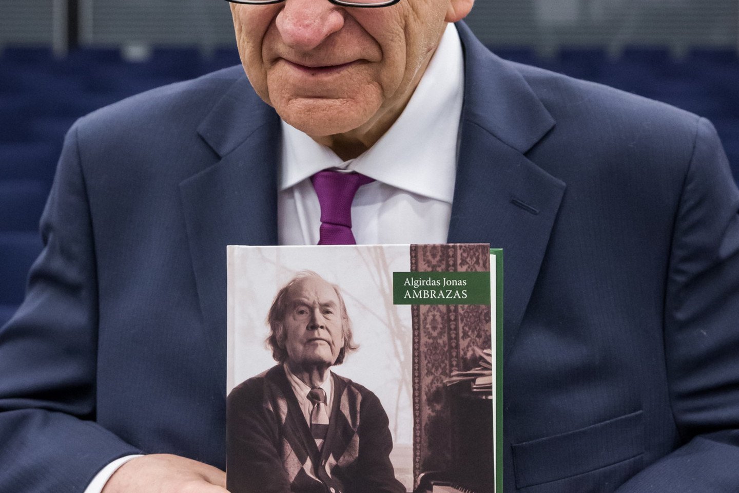 Nacionalinės premijos laureatas profesorius A.Ambrazas monografiją apie J.Juzeliūną rašė 25 metus.<br>M.Ambrazo nuotr.