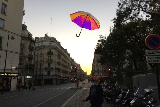 „Oombrella“ – išmanusis skėtis, kuris žino, kada lis