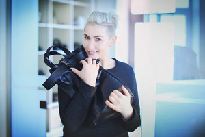 Feisbuke pardavę 1500 rankinių sulaukė didelės investicijos