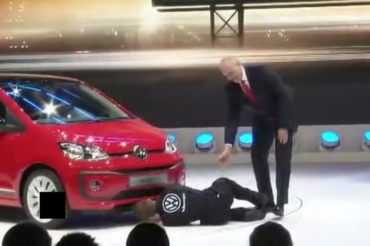 Per „Volkswagen“ pristatymą Ženevoje – neįtikėtinas akibrokštas