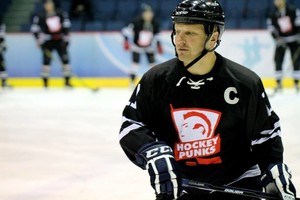 Ledo karalius: Darius Kasparaitis ir vėl įmušė įvartį