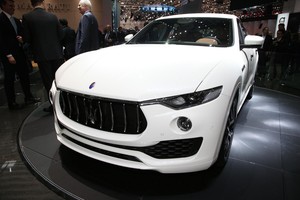 Prabangių visureigių mėgėjus „Maserati“ vilios galingu „Levante“