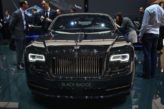 „Rolls-Royce Wraith Black Badge“.<br>AFP/Scanpix nuotr.