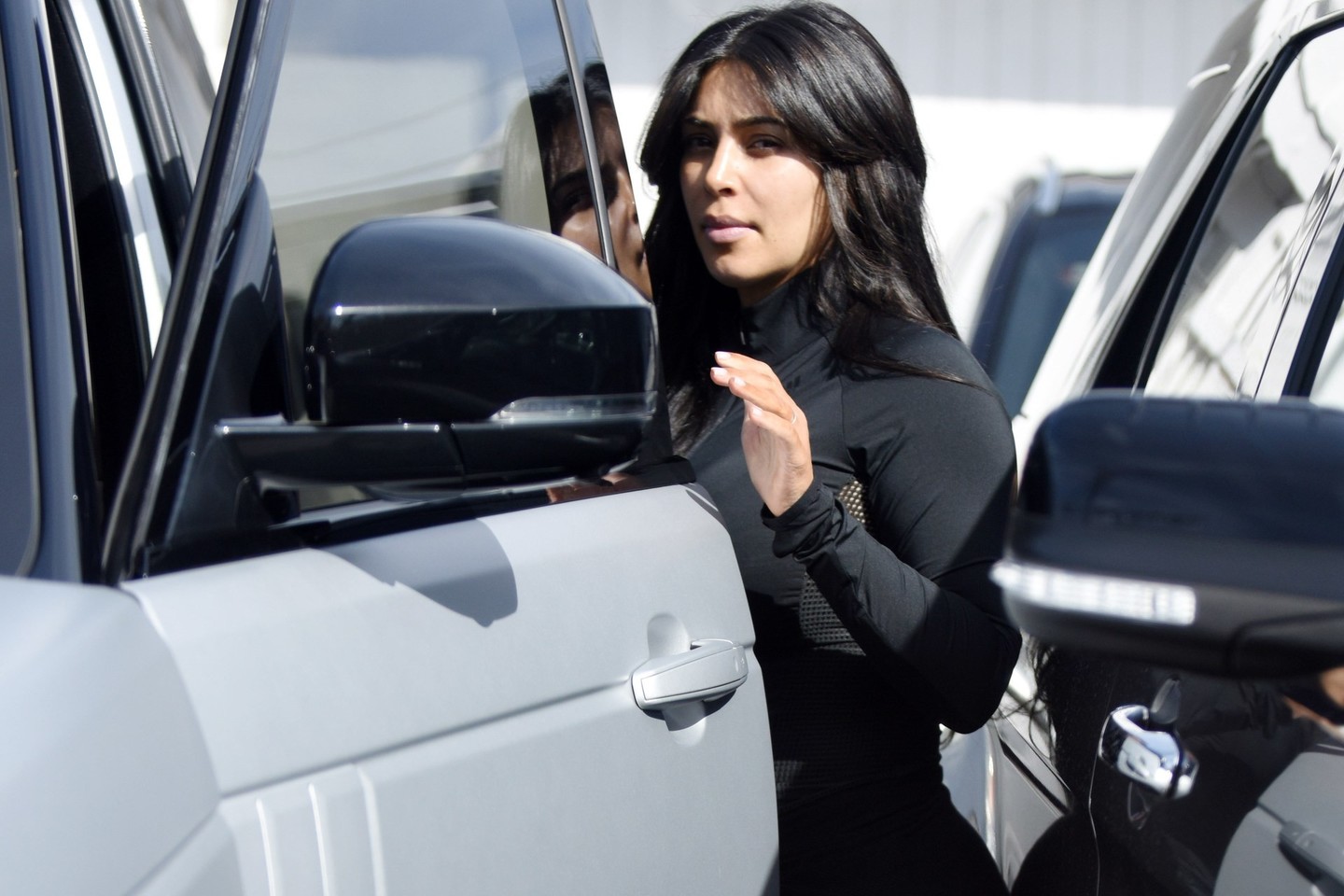 Kim Kardashian seniai buvo neatsargi kelyje, o dabar turi bėdų.