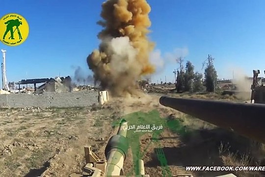 „GoPro“ įrašas – kokie tankai smogia Islamo Valstybei?