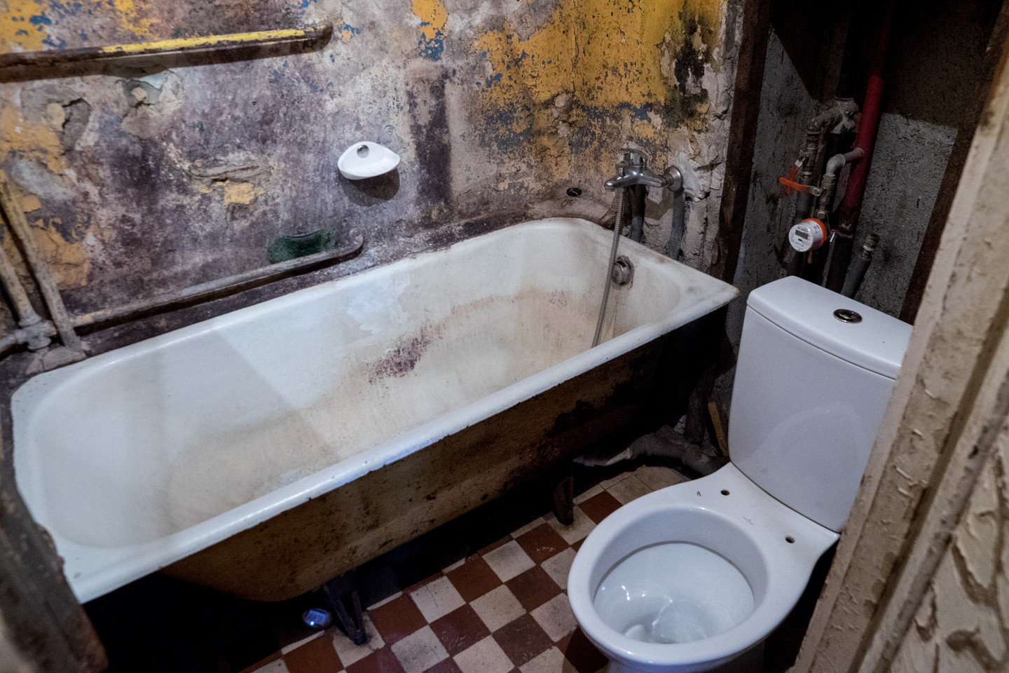 Prieš daugiau nei mėnesį šio socialinio būsto Naujininkuose būklė buvo apverktina.<br>V.Ščiavinsko nuotr.