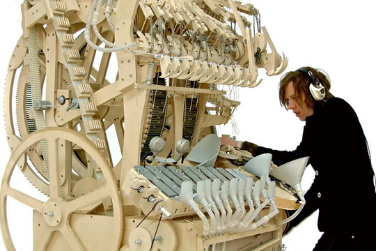 Pamatyk. Milijonus apstulbino mašina, grojanti 2000 rutuliukų