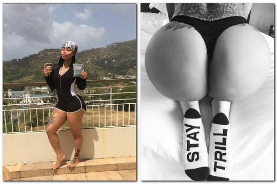 B. Chyna neatsidžiaugia savo apvalumais: rodo nuogą užpakaliuką