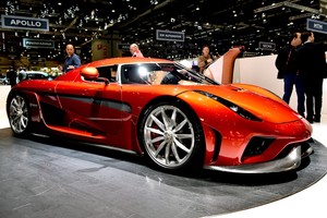 Beprotiškas švedų „Koenigsegg Regera“ užtemdė „Bugatti“ žvaigždę