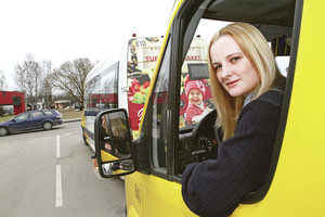 Mikroautobusų vairuotojos švyti nuo pagyrų ir verkia dėl duobių