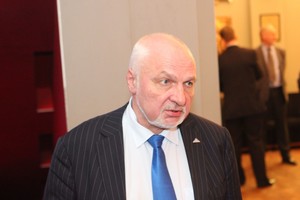 V. Mazuronis ragina politikus nustoti skelbti karus prezidentei