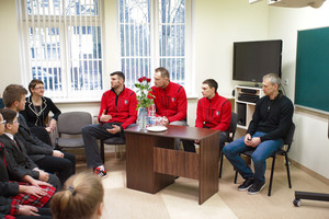 K. Lavrinovičius su moksleiviais šnekėjosi trimis kalbomis