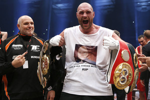Tysonas Fury paniekino per greitai pasidavusį Conorą McGregorą