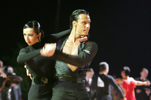 Paslydusiam šokėjui Andriui Kandeliui – mokinių spyriai