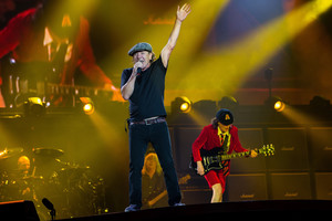 AC/DC vokalistas Brianas Johnsonas gali apkursti