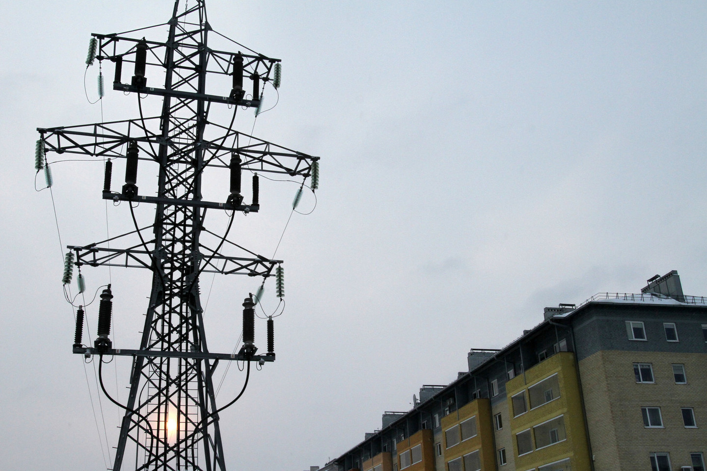 Elektros rinkos kaina Baltijos šalyse augo dėl smukusios pigesnės elektros pasiūlos.
