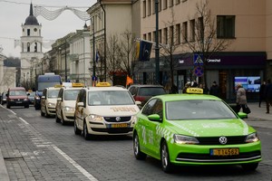 Taksistai supyko: „Kuo gi tie „Uber“ vežėjai už mus geresni“
