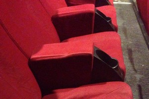 Po kino – šokas: štai kėdė, kur sėdėjęs vaikinas garsiai juokėsi