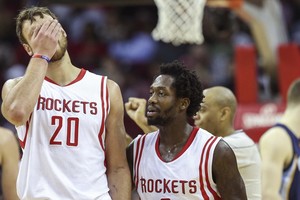 NBA rungtynėse – netikėtas trenerio sprendimas D. Motiejūnui
