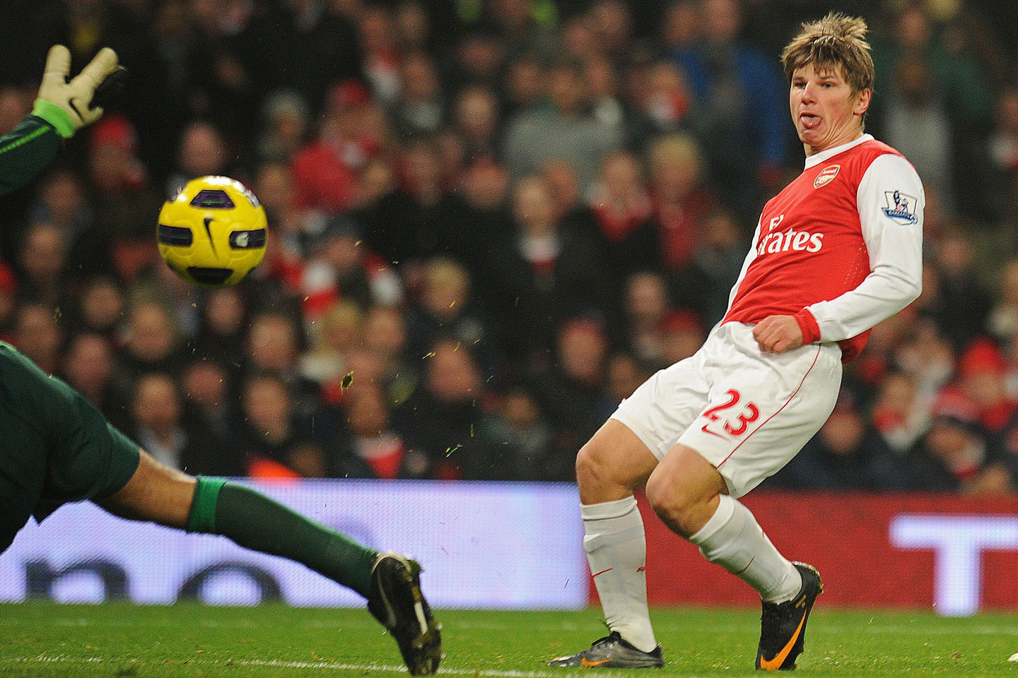 Londono „Arsenal“ klube A.Aršavinas spėjo galingai suspindėti, bet galiausiai užgeso.<br>AFP/ „Scanpix“ nuotr.