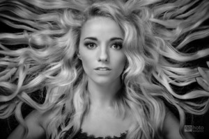 „Pop Ladies“ narė Anžela Adamovič pristato naują dainą