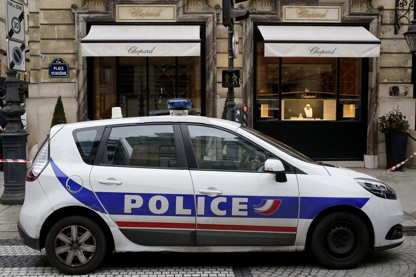 Incidentas įvyko netoli tos vietos, kur teroristai nužudė 90 žmonių prie koncertų salės „Bataclan“.
