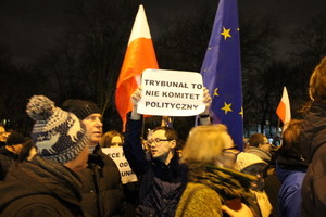 Varšuvoje dygsta protestuotojų palapinės: pasikartos Maidanas?