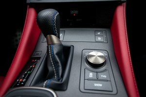 5 didžiausios klaidos, kurias daro vairuojantys „automatą“