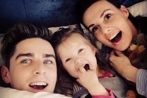 Sėkmę nacionalinėje „Eurovizijoje“ D. Montvydas švenčia su šeima