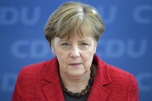 Rinkėjų smūgis nesugniuždė A. Merkel – ji neapleis pabėgėlių