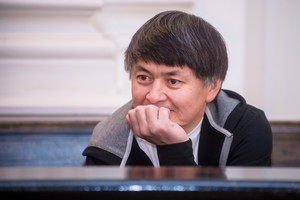 Teismas svarsto, ar pratęsti namų areštą kazachui