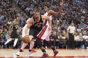 Jonas Valančiūnas patyrė traumą, o „Raptors“ pralaimėjo namie