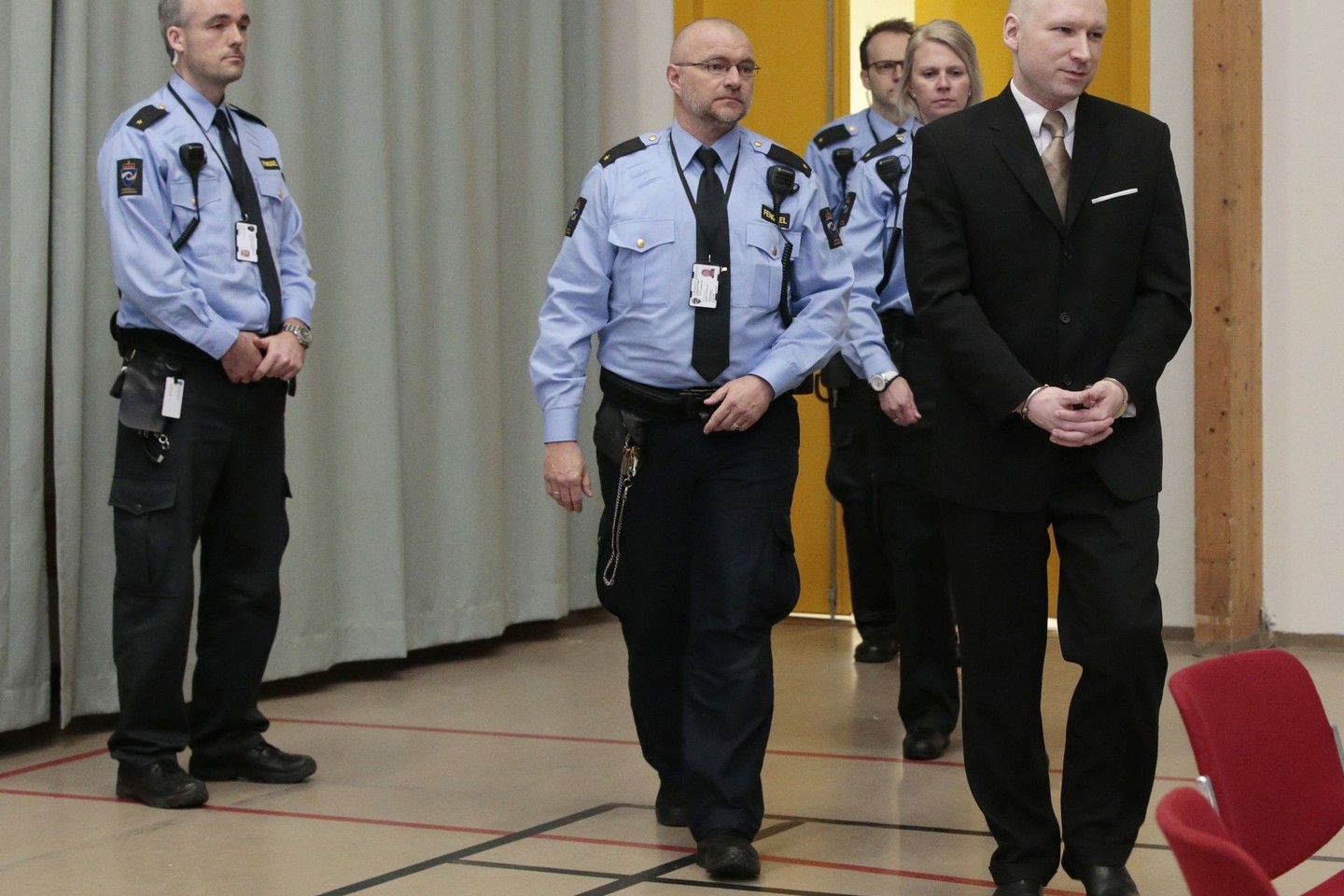 A.B.Breivikas pateikė ieškinį Norvegijai. Teismo procesas vėl sulaukė milžiniško susidomėjimo.<br>AP nuotr.