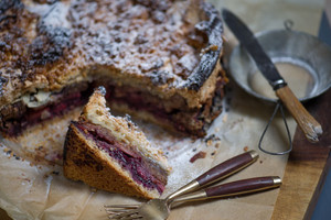 Trupinių pyragas su obuoliais ir serbentais pagal N. Degutienės receptą