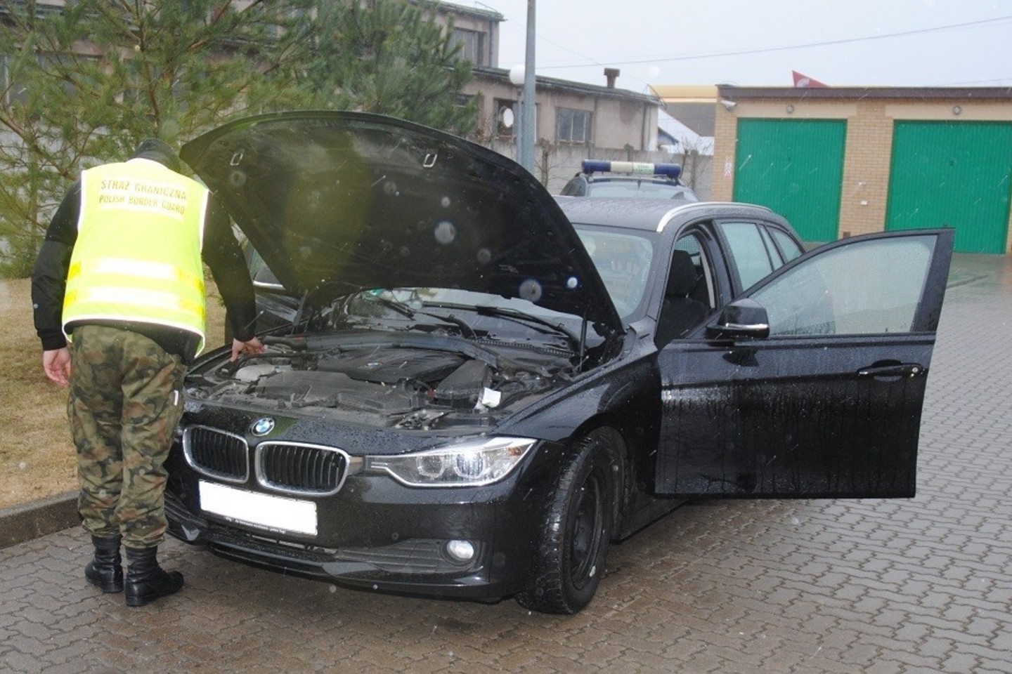 Lenkijoje sulaikytas lietuvis, vairavęs šį vogtą automobilį BMW.